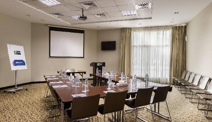 Holiday Inn Express Dubai Safa Park