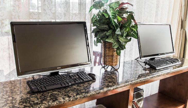 Econo Lodge Inn & Suites Near Florida Mall