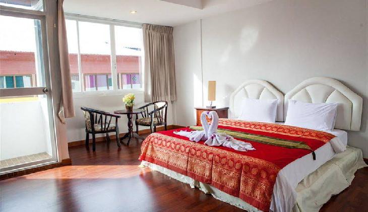 هتل تریپل راند پلیس