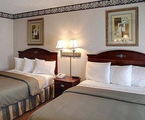 Studio City Courtyard Hotel