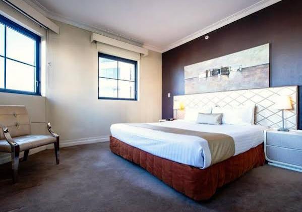 Seasons Harbour Plaza