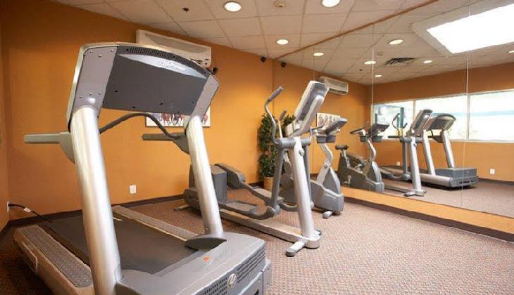 Econo Lodge Inn & Suites University