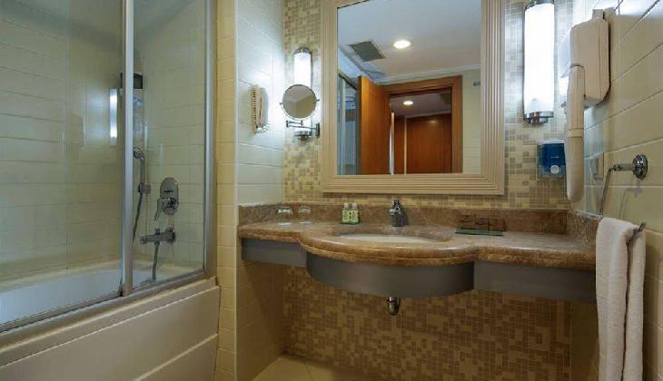 Crystal Admiral Resort Suites & Spa