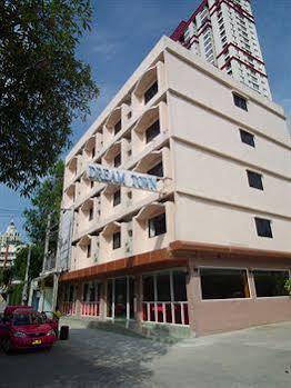 هتل دریم تاون پراتانام