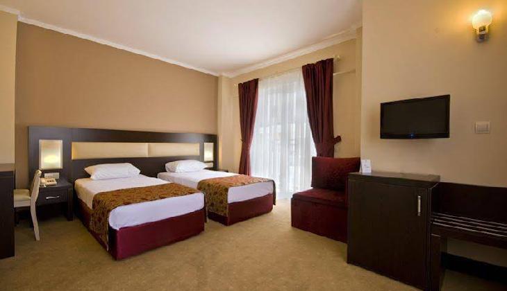 Novia White Lilyum Hotel