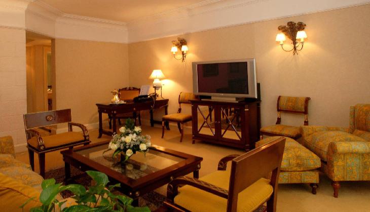 هتل کرون پلازا شیخ زاید