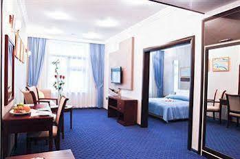 Dubai International Hotel