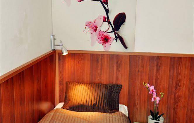 Budget Hotel Flipper