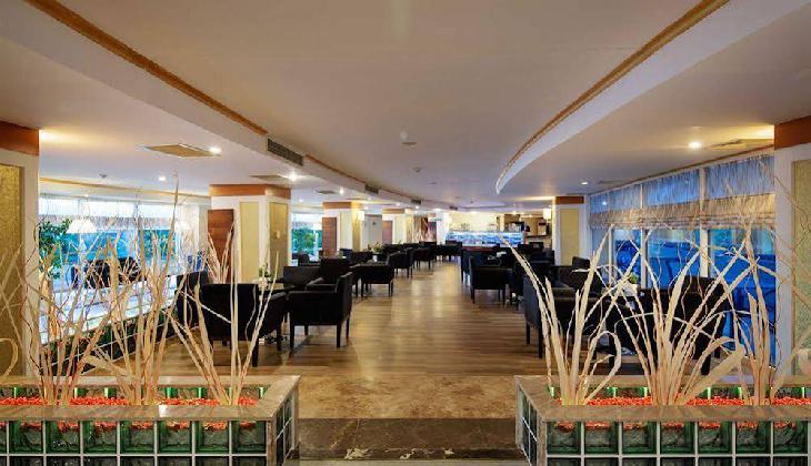 Crystal Admiral Resort Suites & Spa