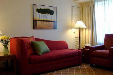 Lakeview Signature Inn - Calgary