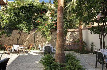 White Garden Pansion