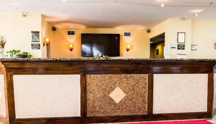 Econo Lodge Inn & Suites Near Florida Mall