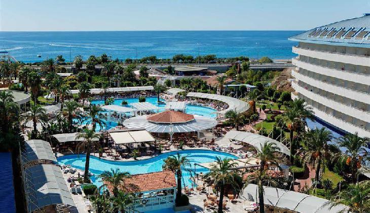 Crystal Admiral Resort Suites & Spa