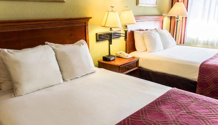 Econo Lodge Inn & Suites Near Florida Mall