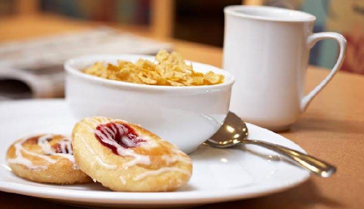 Econo Lodge Inn & Suites University