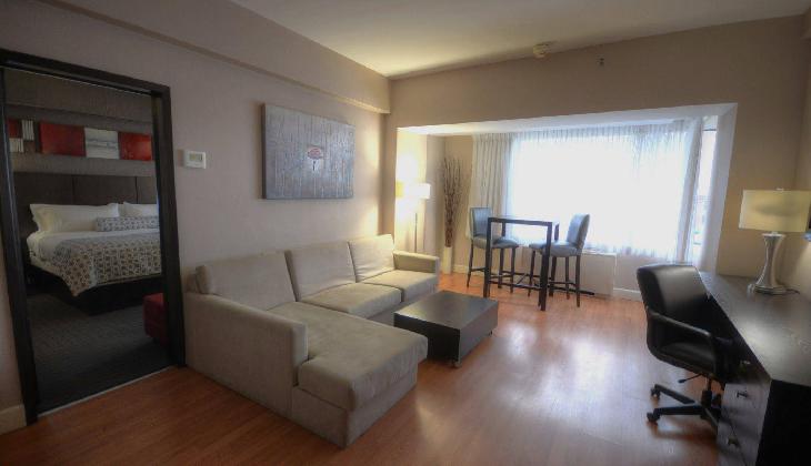 Crowne Plaza Montreal Airport