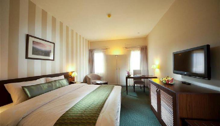 Al Falaj Hotel