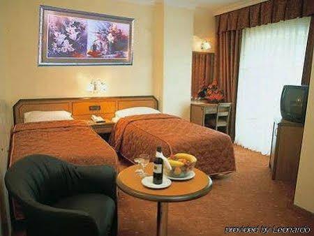 هتل گرند هیلاریوم