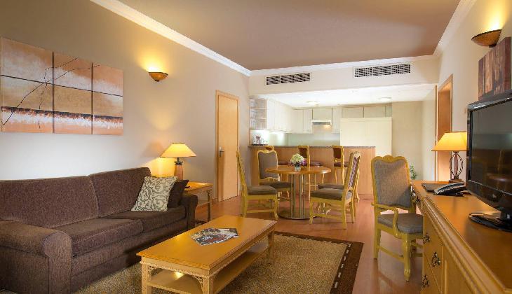 هتل کرون پلازا شیخ زاید