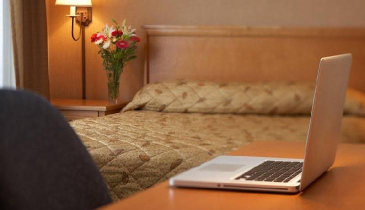 Econo Lodge Inn & Suites University