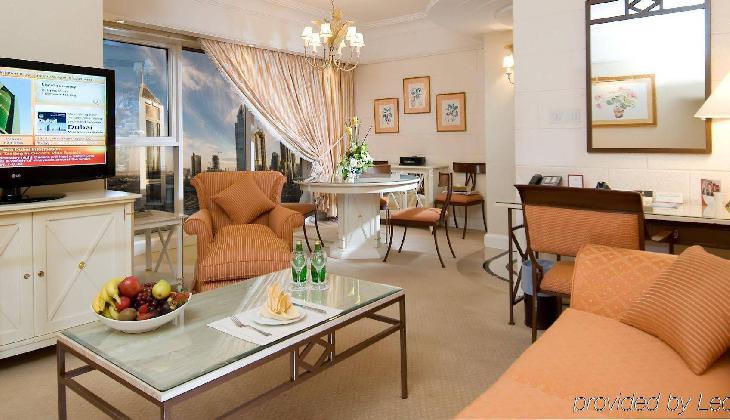 هتل کرون پلازا شیخ زاید