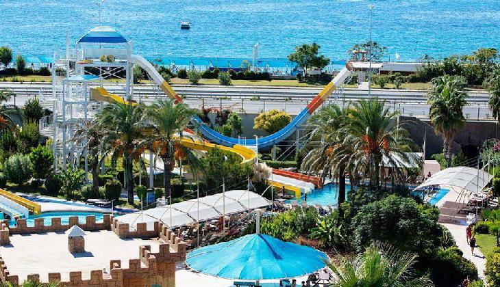 Crystal Admiral Resort Suites & Spa