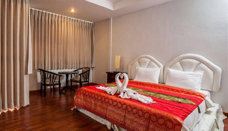 هتل تریپل راند پلیس