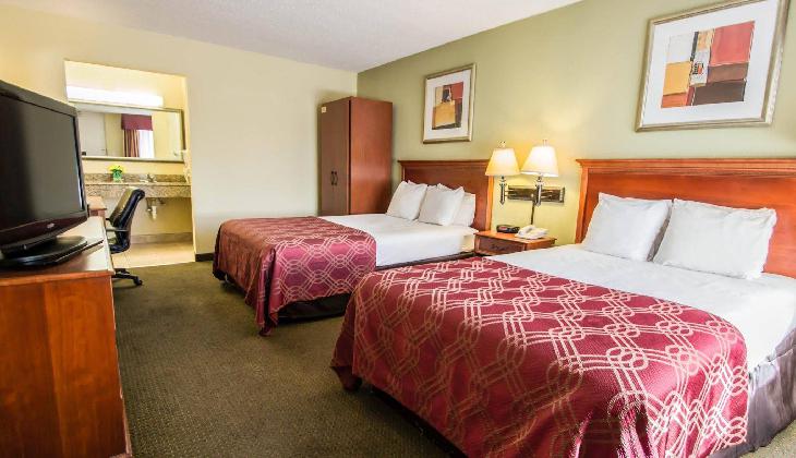 Econo Lodge Inn & Suites Near Florida Mall