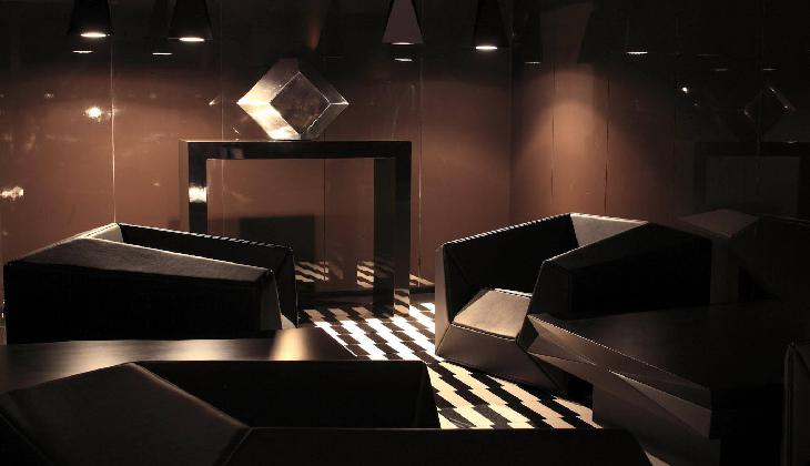 Hotel Blow Up Hall 5050