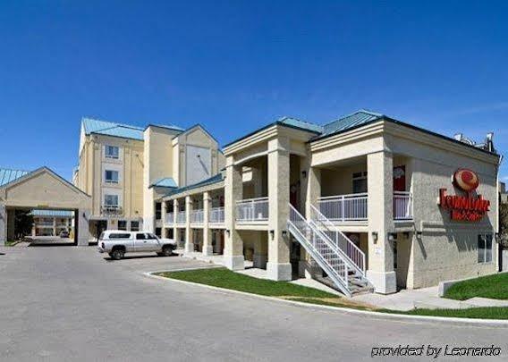 Econo Lodge Inn & Suites University