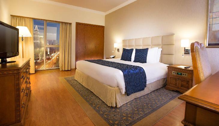 هتل کرون پلازا شیخ زاید