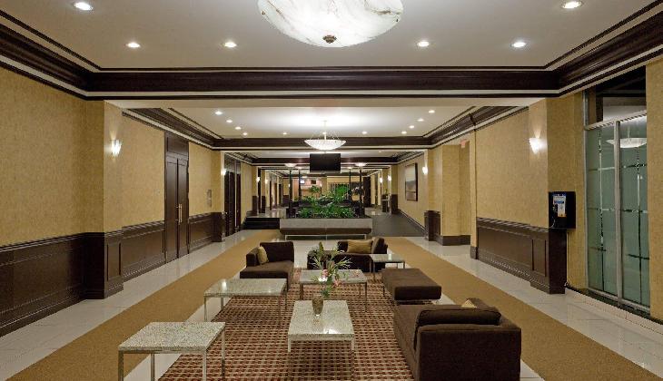 Crowne Plaza Montreal Airport