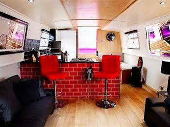 Hollywood Apartments & Barges