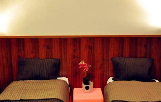 Budget Hotel Flipper