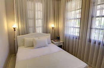 White Garden Pansion