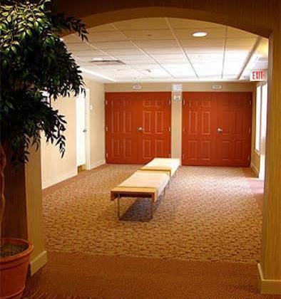 Lakeview Signature Inn - Calgary