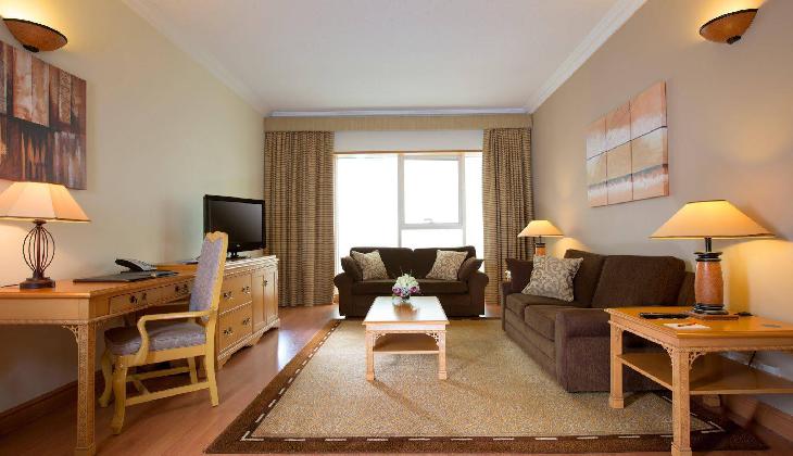 هتل کرون پلازا شیخ زاید