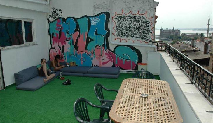 Hush Hostel Lounge