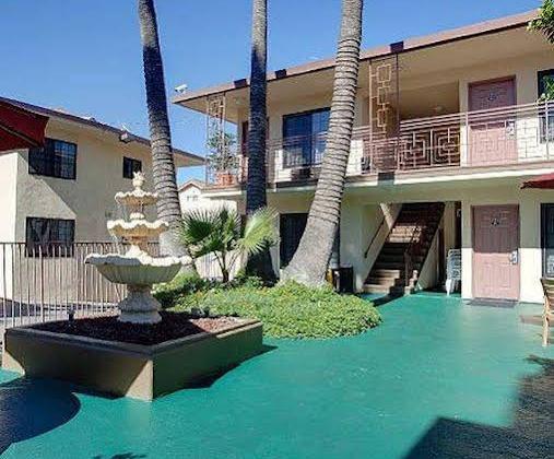 Studio City Courtyard Hotel