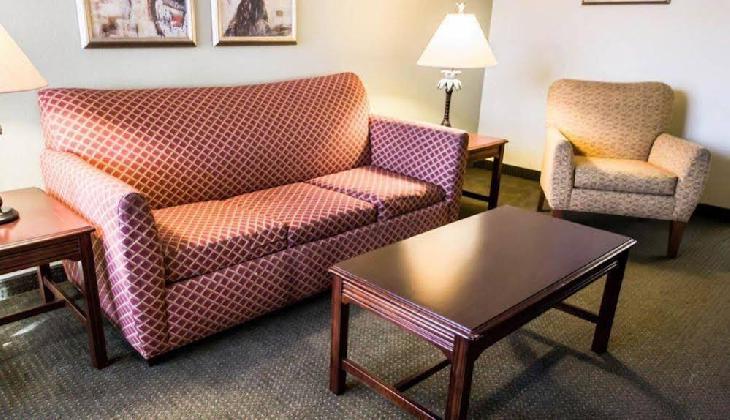 Econo Lodge Inn & Suites Near Florida Mall