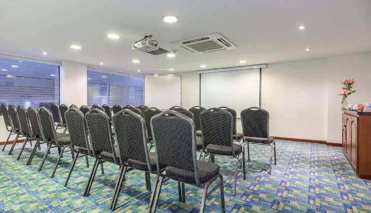 NH Bogot Metrotel Royal