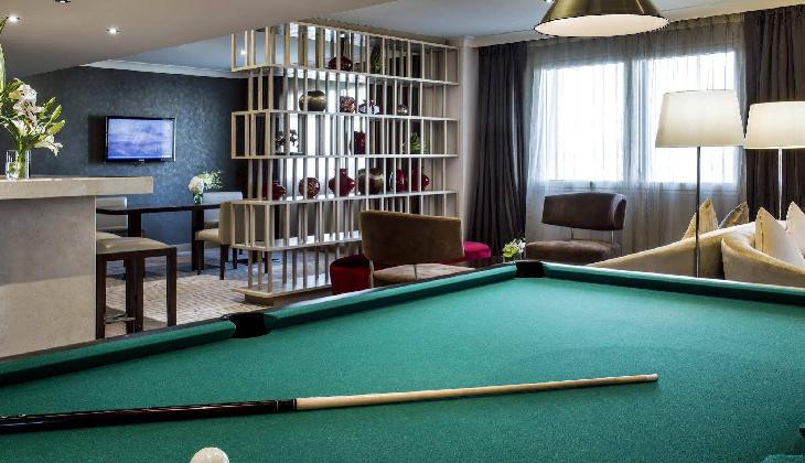 هتل کرون پلازا دیره