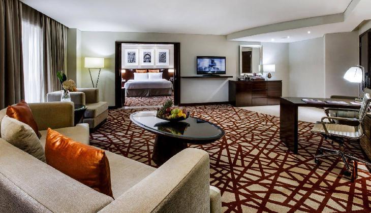 هتل کرون پلازا دیره