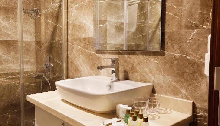 The White Orient Hotel