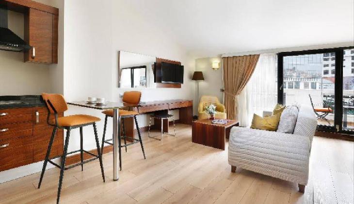 The White Orient Hotel