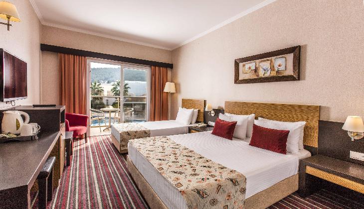 هتل آکوا فانتزی