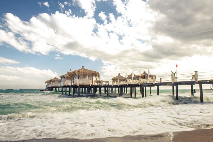 تفریحات در ساحل لارای آنتالیا