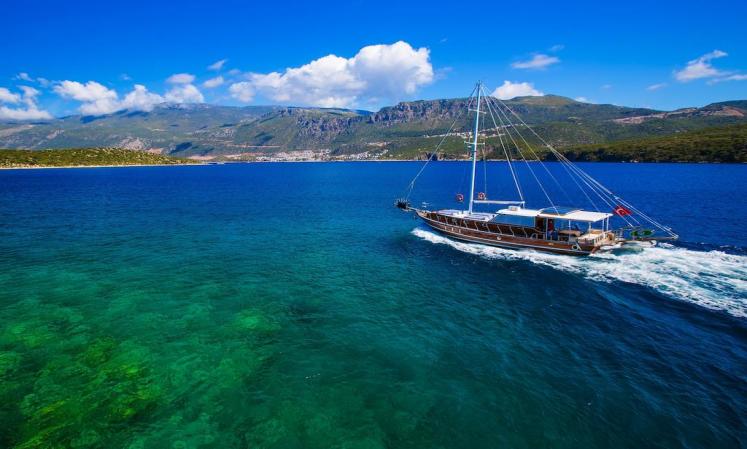 تفریحات در ساحل چیرالی آنتالیا